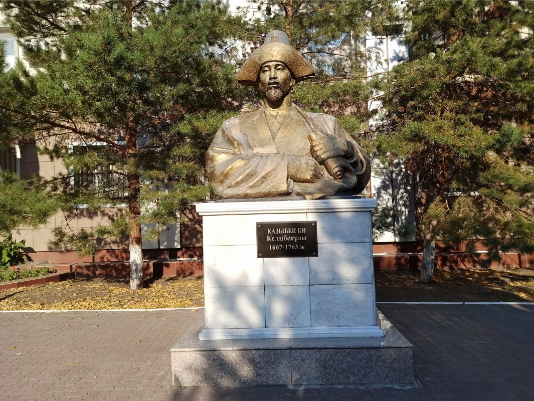 Қазыбек би ескерткіші